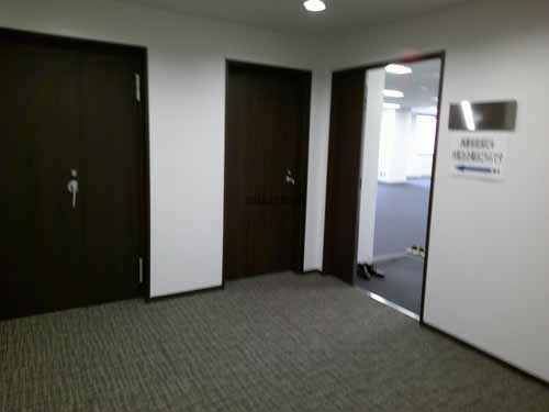 西新宿松屋ビル エレベーターホール1