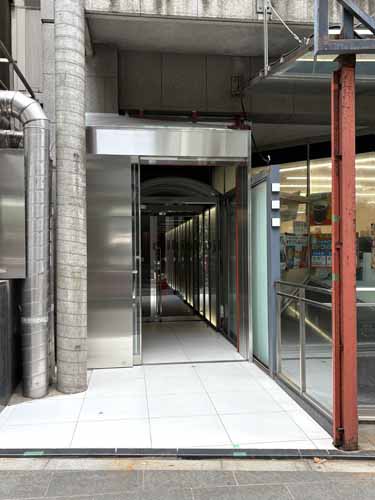 オーイズミ六本木ビル エントランス2