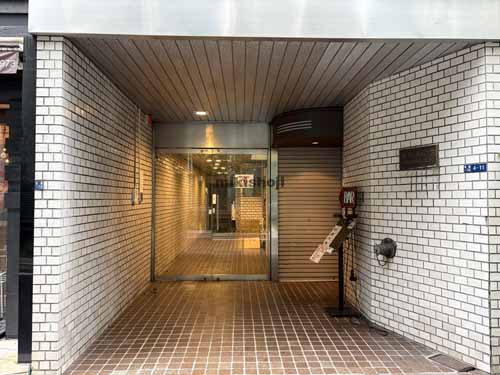 京橋の竹本ビル エントランス2