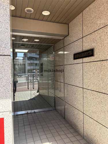 南青山渡辺ビル エントランス1