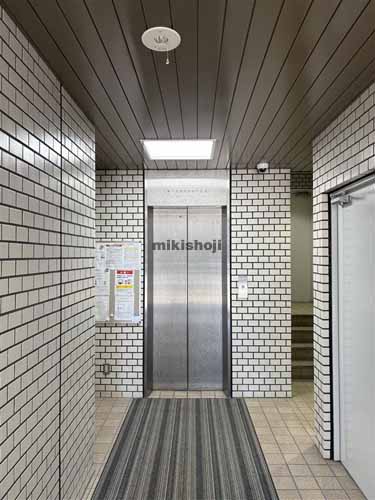 南青山渡辺ビル エレベーターホール1