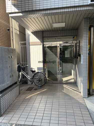 第二亀谷ビル エントランス1