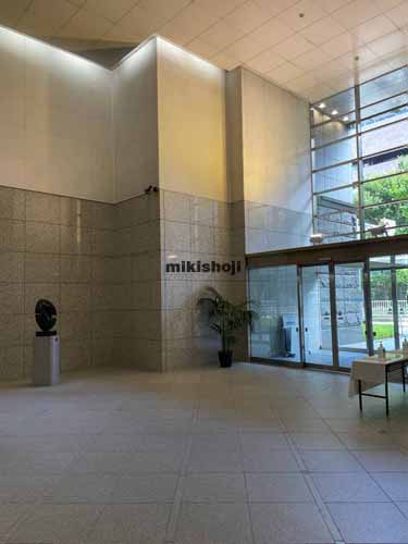 新橋の東京美術倶楽部ビルディング エントランス3