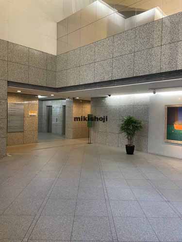 新橋の東京美術倶楽部ビルディング エントランス4