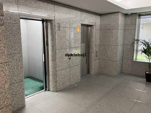 新橋の東京美術倶楽部ビルディング エレベーターホール1