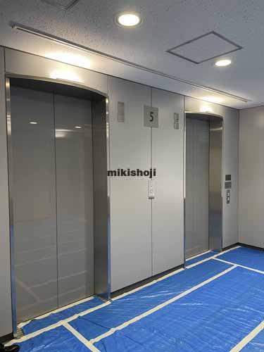 新橋の東京美術倶楽部ビルディング エレベーターホール2