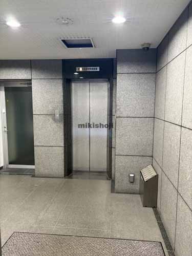 大和ビル エレベーターホール1