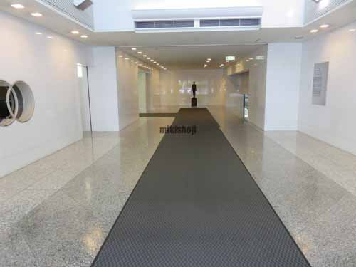 泉館文人通り エントランス3