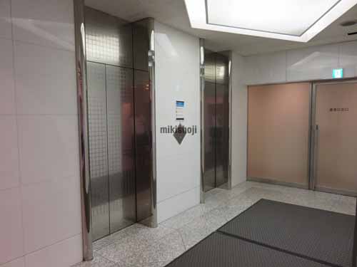 泉館文人通り エレベーターホール2