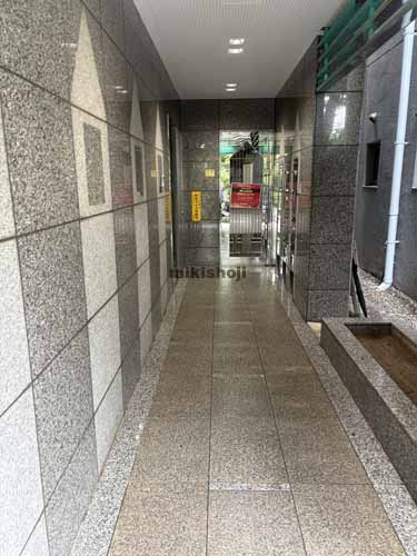 １５６御苑ビル エントランス1