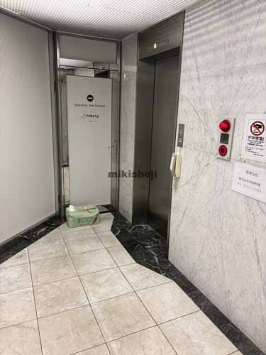 １５６御苑ビル エレベーターホール1