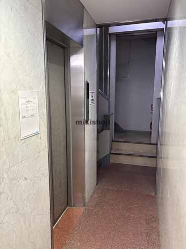 日本橋茅場町・兜町の共同ビル（中央） エレベーターホール1