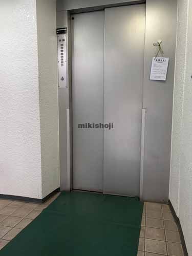 渡辺データビル エレベーターホール1