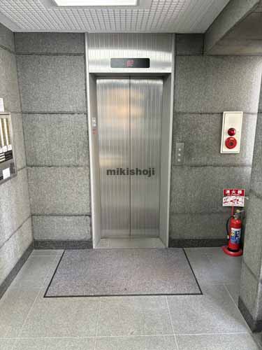 内藤町・大京町・左門町のスタッフハウス エレベーターホール1