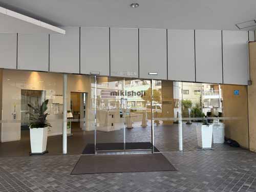 六行会総合ビル エントランス2