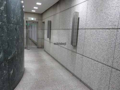 銀座の東海堂銀座ビル エントランス1