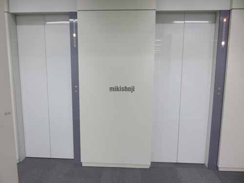 銀座の東海堂銀座ビル エレベーターホール1
