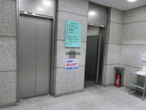 銀座の東海堂銀座ビル エレベーターホール2