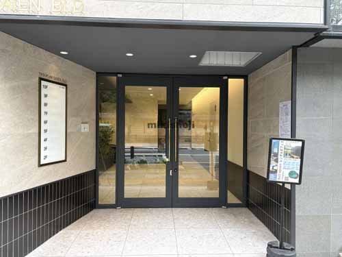 九段南の靖国外苑ビル エントランス2