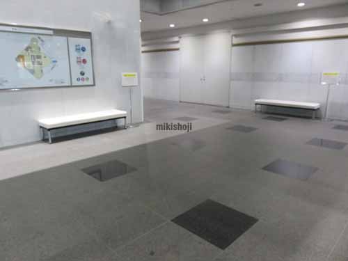 青海フロンティアビル エントランス3