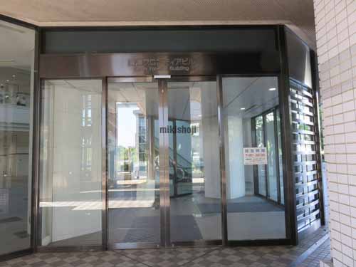 青海フロンティアビル エントランス5