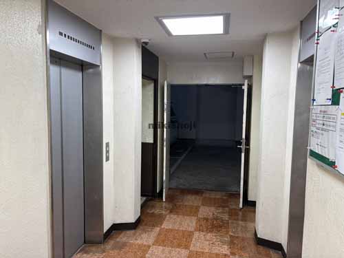 新宿・歌舞伎町の新宿Ｑフラットビル エレベーターホール1