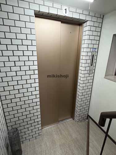 神田神保町のアイエムビル エレベーターホール1