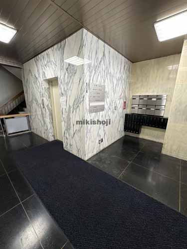 日本橋馬喰町・横山町の日工薬会館ビル エレベーターホール1