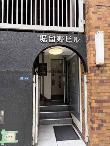 堀留寿ビル エントランス1