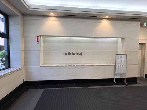 日本橋室町のクアトロ室町ビル エントランス4