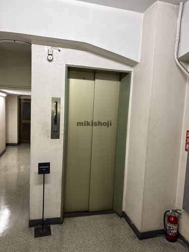 日本橋茅場町・兜町の大湯ビル エレベーターホール1
