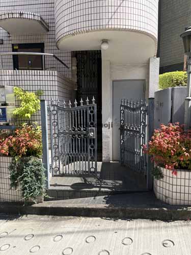 円山町のラ・フォンテーヌビル エントランス1