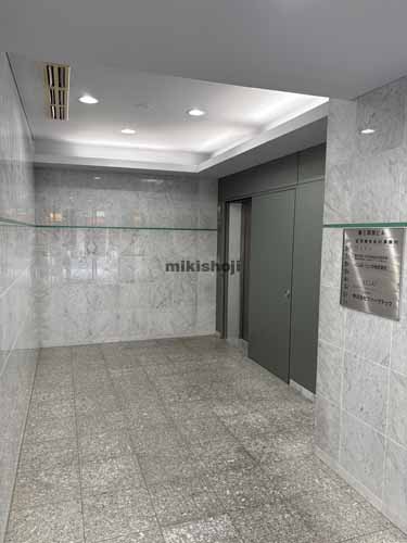 西新宿の第三雨宮ビル エレベーターホール1