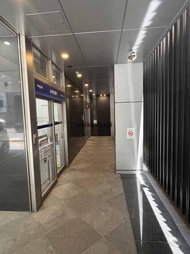 近鉄新宿御苑ビル エントランス1