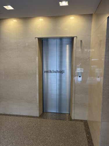 湊・明石町の湊日本ビル エレベーターホール1