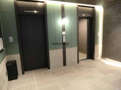 ＋ＳＨＩＦＴ　ＴＳＵＫＩＪＩ エレベーターホール1