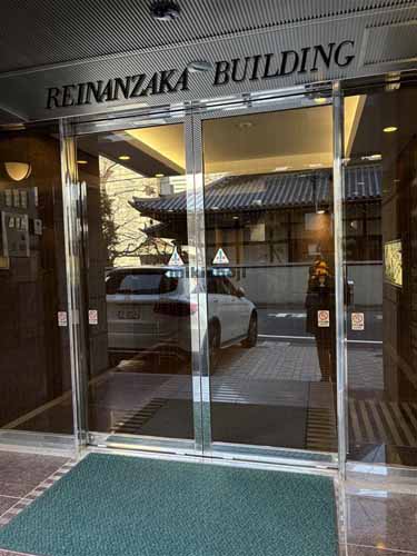 霊南坂ビル エントランス1