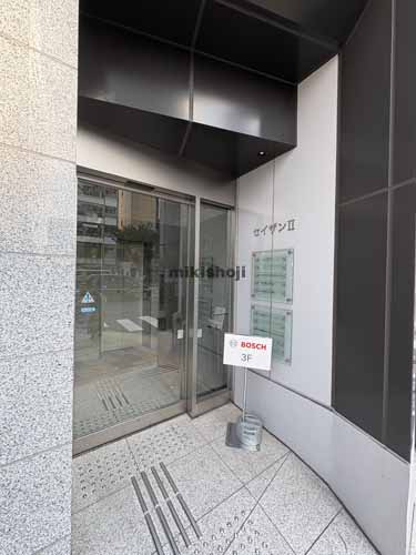 南青山のセイザンⅡ エントランス1