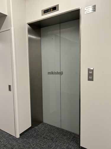 プライムタワー新浦安 エレベーターホール1