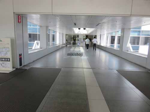 幕張テクノガーデン エントランス4